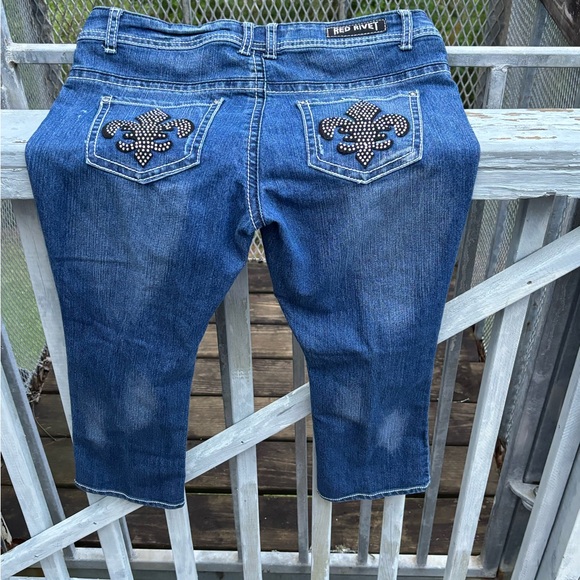 Red Rivet Distressed Jeans Fleur de Lis Rhinestone Pockets Size 13 - Picture 5 of 8
